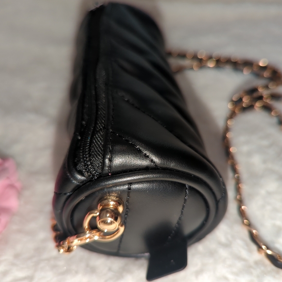Yves Saint Laurent beaute Black Quilted Barrel Papillon with Gold Chain Upcycled - Picture 5 of 6